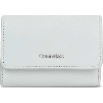Malá dámská peněženka Calvin Klein Ck Must K60K611934 Pigeon PEB